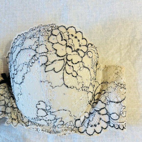 Victoria’s Secret padded off shoulder bra - Picture 9 of 9